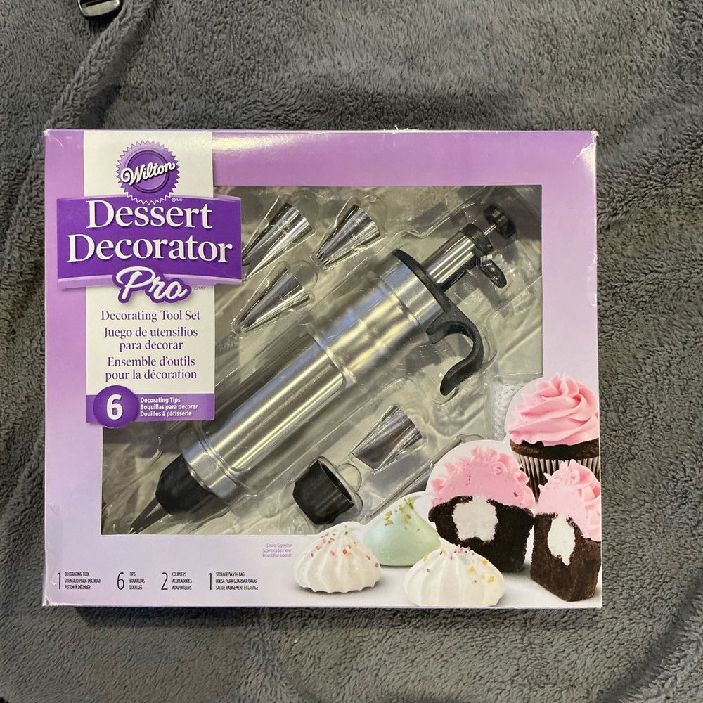 NIB Wilton Dessert Decorator Pro